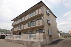 ノイエクラッセ山崎