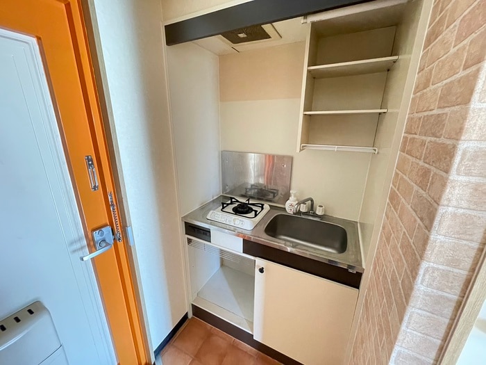 キッチン ＰＩＮＥ　ＴＲＥＥ