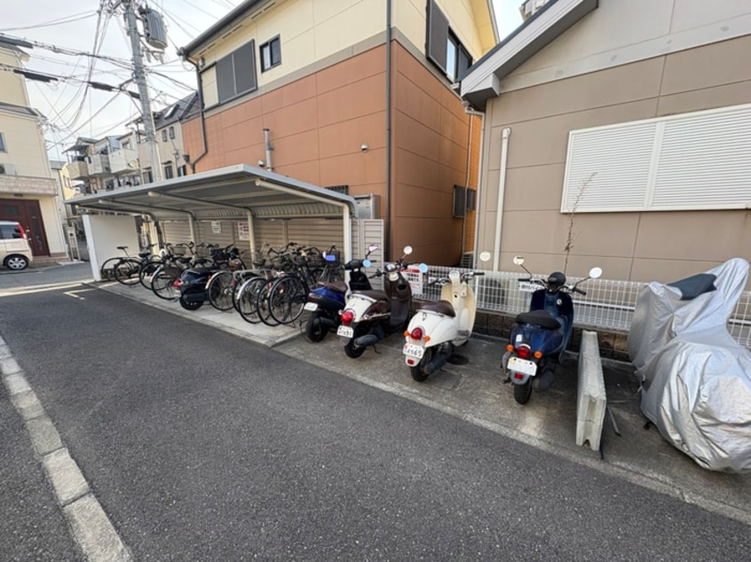 駐輪場 クリスタルブライト