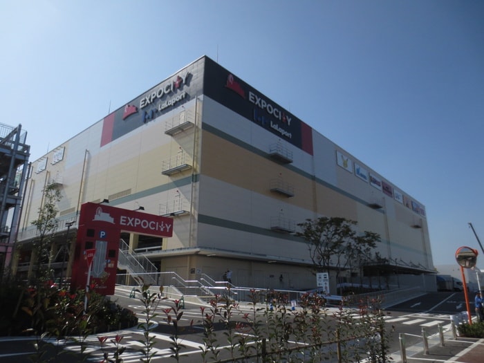エキスポシティ(ショッピングセンター/アウトレットモール)まで2500m ｺｰﾄﾌﾗｯﾂ茨木