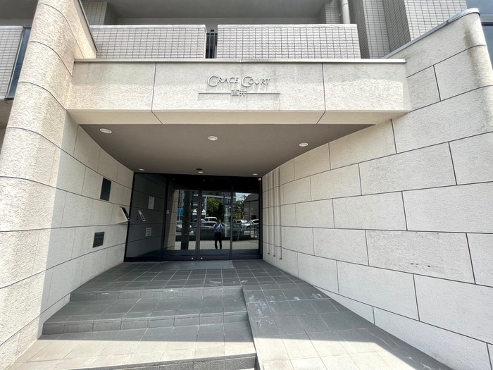 エントランス部分 グレースコート直井