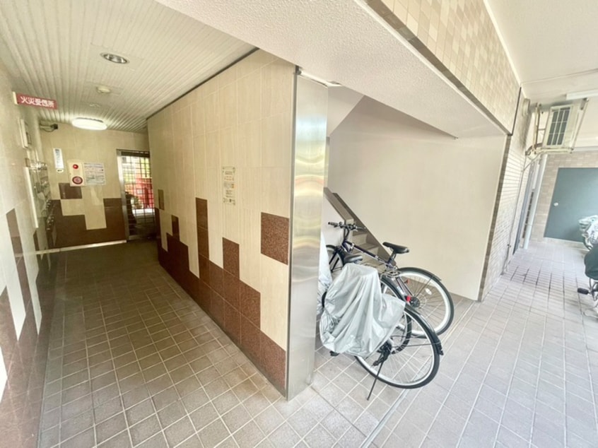 エントランス部分 グリシ－ヌ静徳