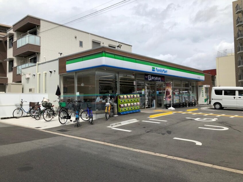 ファミリーマート生江3丁目店(コンビニ)まで400m パレ･ドゥ･ナカミヤ