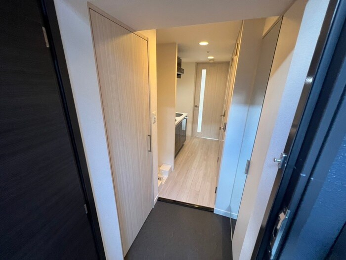 玄関 ﾌﾟﾚｻﾝｽOSAKADOMECITYｸﾛｽﾃｨ(204)