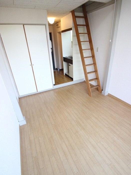 居室 ＲＡＪＡＨ　ＣＬＵＢ０２