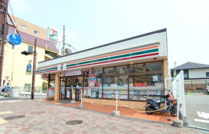 セブンイレブン(コンビニ)まで450m ロジュマンヴェール御影Ⅰ