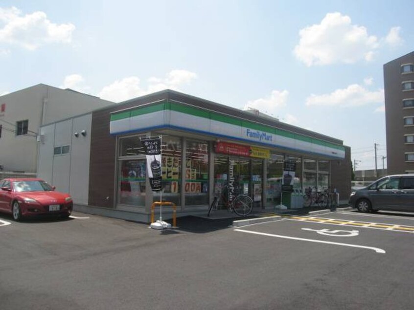 ファミリーマート(コンビニ)まで550m 中田第５ハイツ