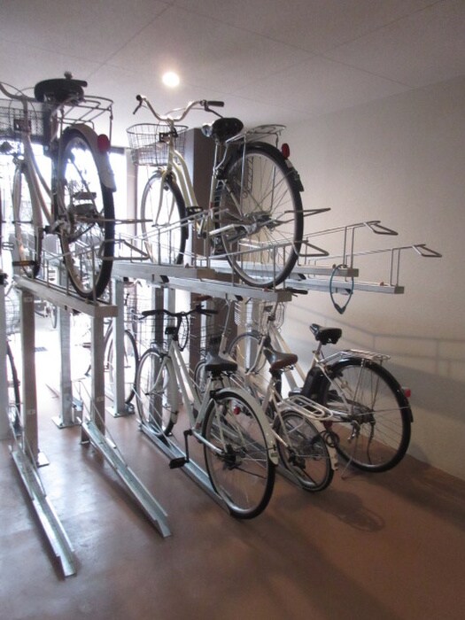 駐輪場 アベニール鷺洲