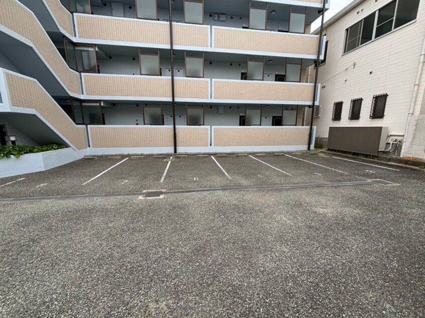 駐車場 アルシュベージュ