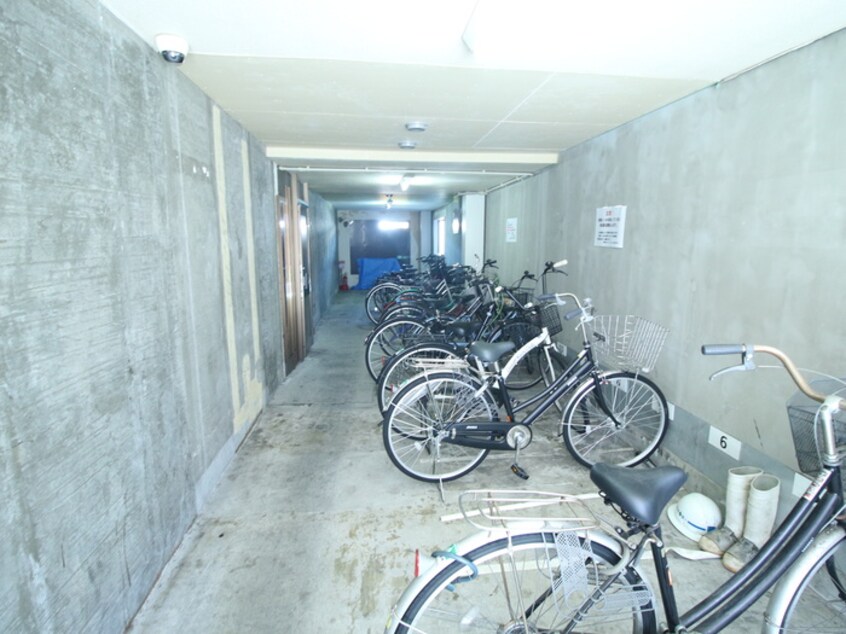 駐輪場 メゾンかなめ