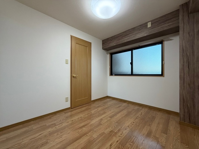 居室 ユニバ－サルビル