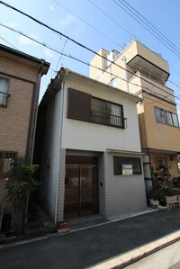 港区磯路3丁目貸家