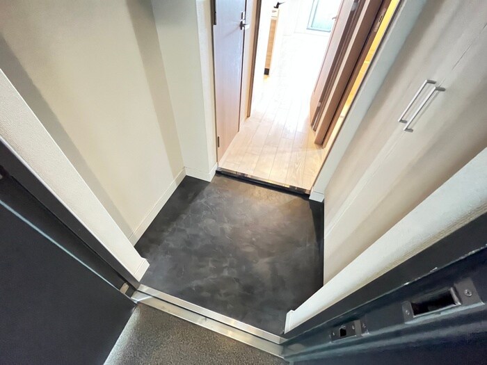 玄関 ﾌﾟﾚｻﾝｽ三宮ﾌﾗﾜｰﾛｰﾄﾞ(704)