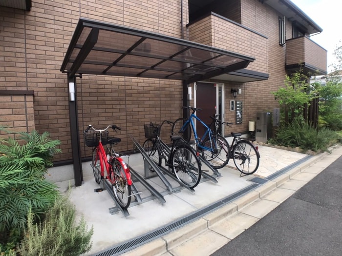 駐輪場 Porte du Bonheur