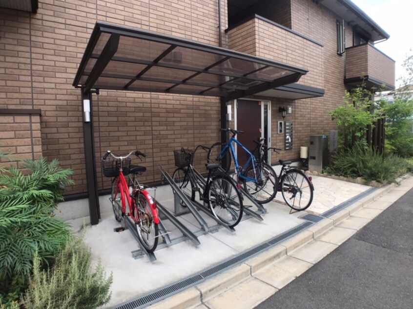 駐輪場 Porte du Bonheur