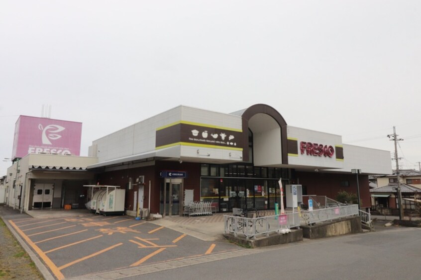 フレスコ国分店(スーパー)まで750m レジデンスＹＫ