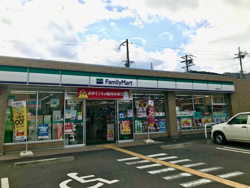 ファミリーマート大津国分店(コンビニ)まで850m レジデンスＹＫ