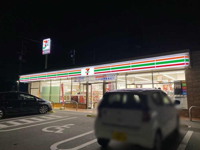 セブンイレブン(コンビニ)まで110m サンパレスコート