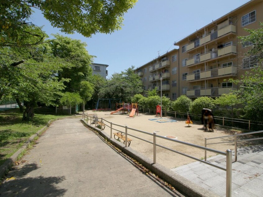 栗ケ丘公園(公園)まで323m サンハイツ中桜塚