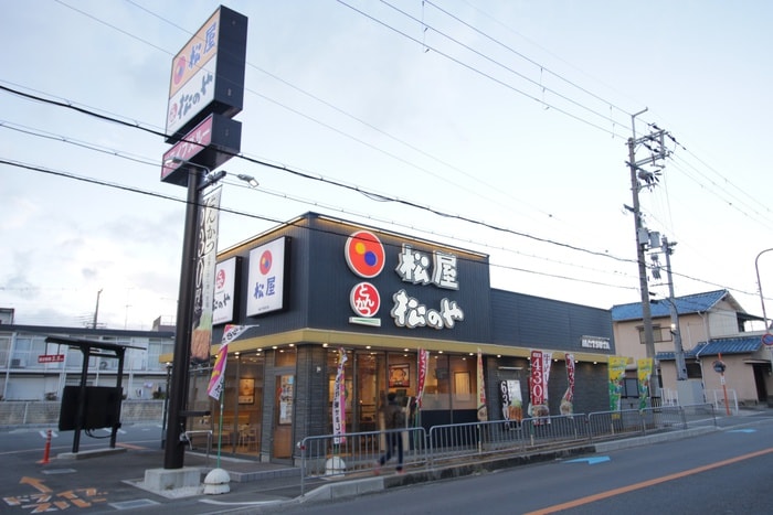 松屋豊中熊野町店(その他飲食（ファミレスなど）)まで615m サンハイツ中桜塚