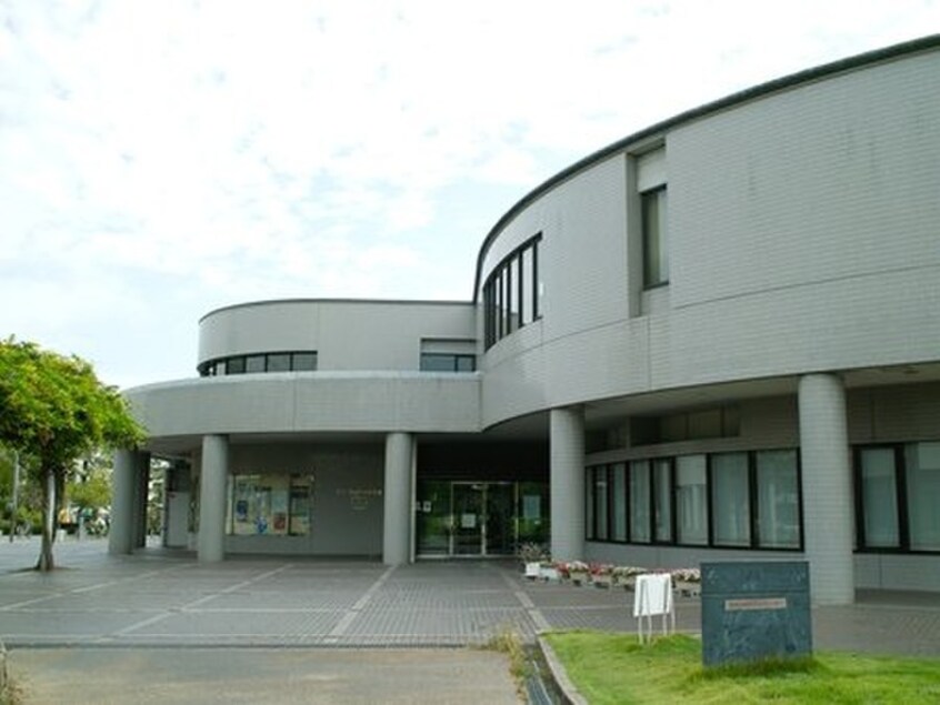 加古川市立中央図書館(図書館)まで950m エステイトE東加古川