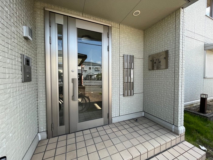 エントランス部分 サンフレ－ル水尾