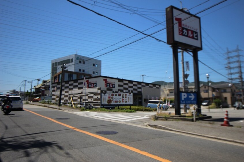 ワンカルビ(その他飲食（ファミレスなど）)まで400m 泉町コ－ポ