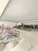 駐輪場 スプランディッド難波