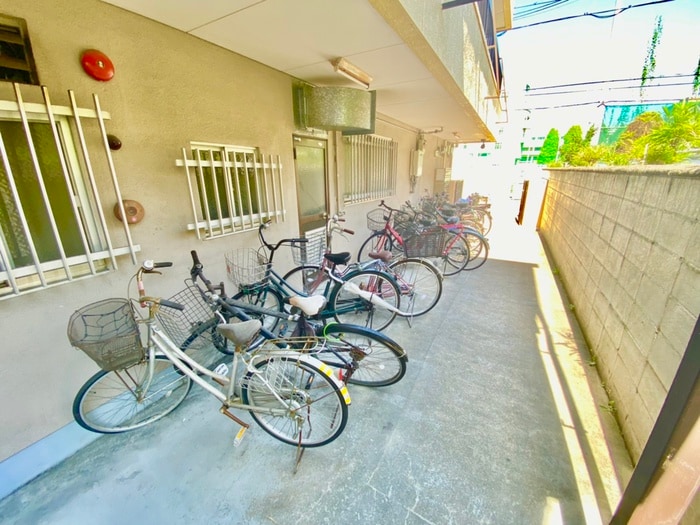 駐輪場 レジェンド小阪