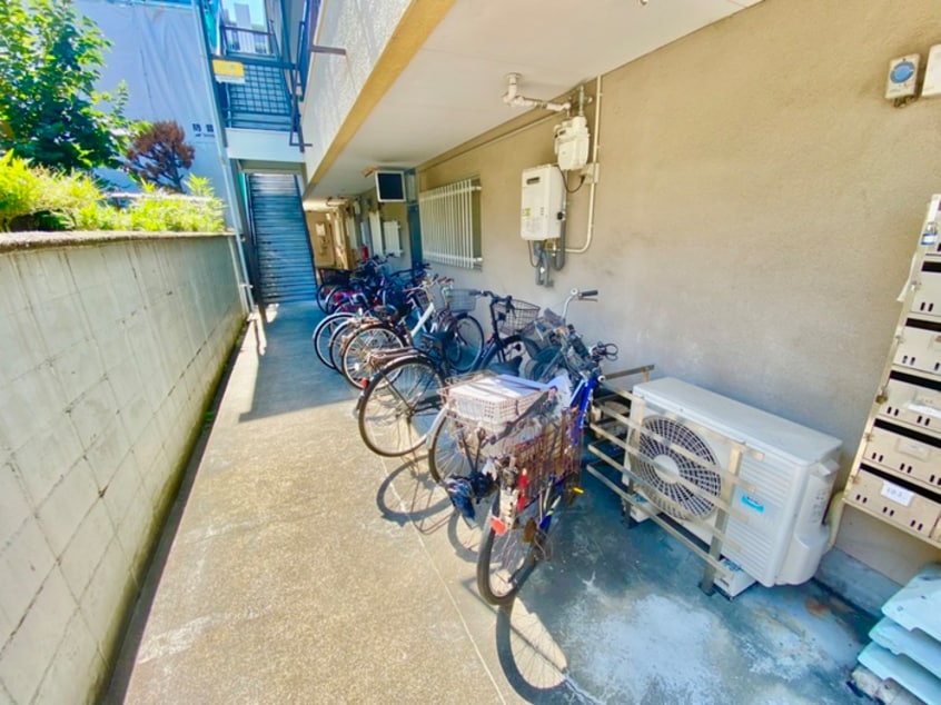 駐輪場 レジェンド小阪