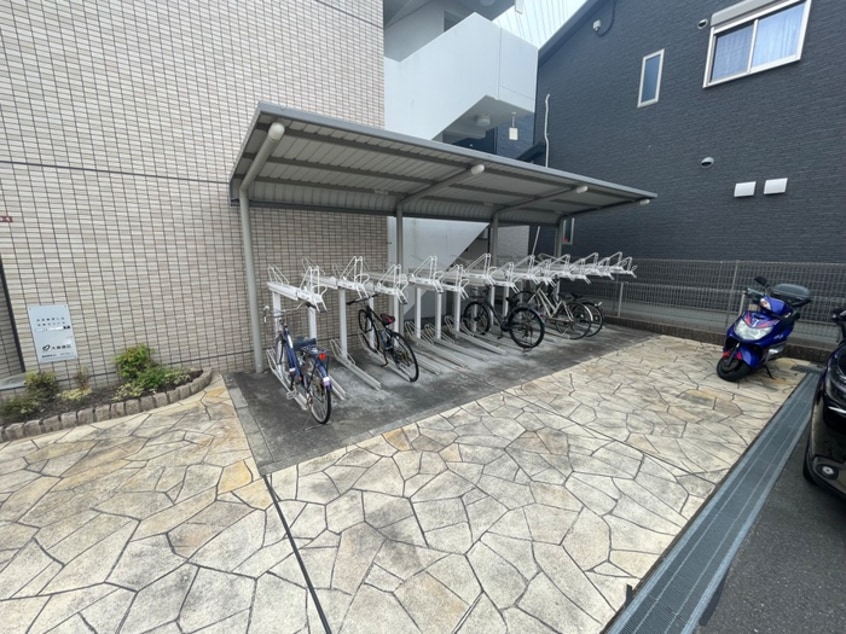 駐輪場 アルヴィータ