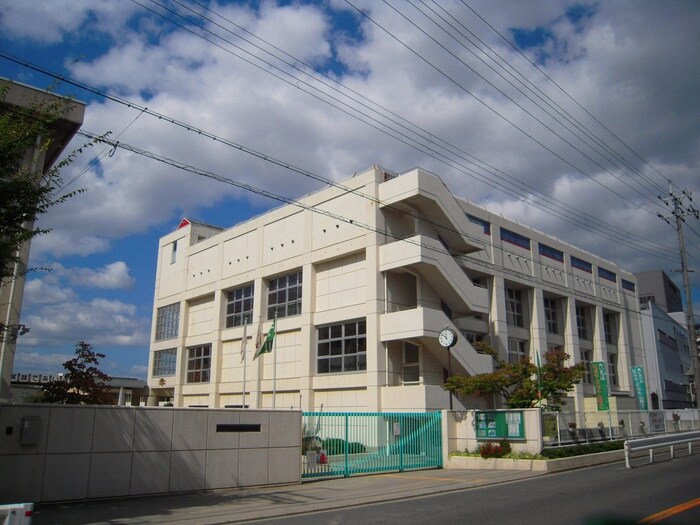 寝屋川市立第二中学校(中学校/中等教育学校)まで300m グリ－ンハイツ