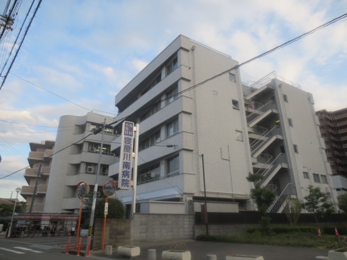 寝屋川南病院(病院)まで700m グリ－ンハイツ