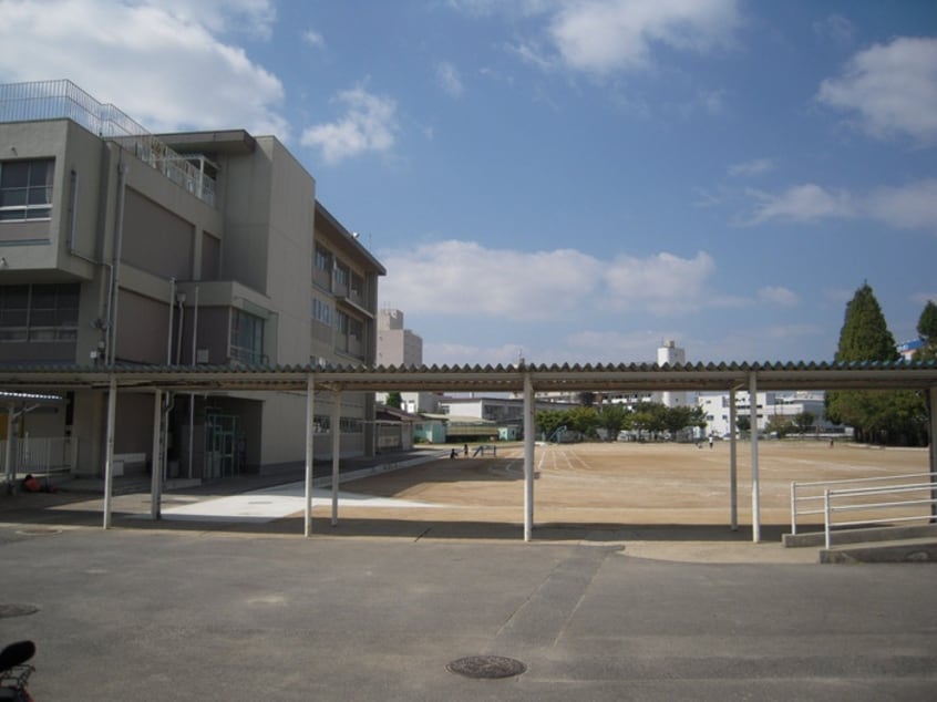 寝屋川市立桜小学校(小学校)まで800m グリ－ンハイツ