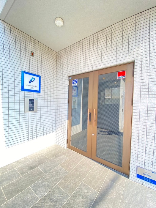 エントランス部分 グランパシフィック中川