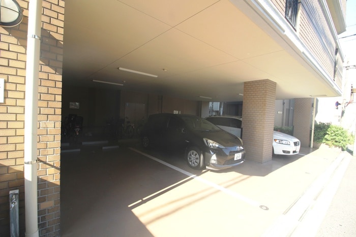 駐車場 グレ－スパイン