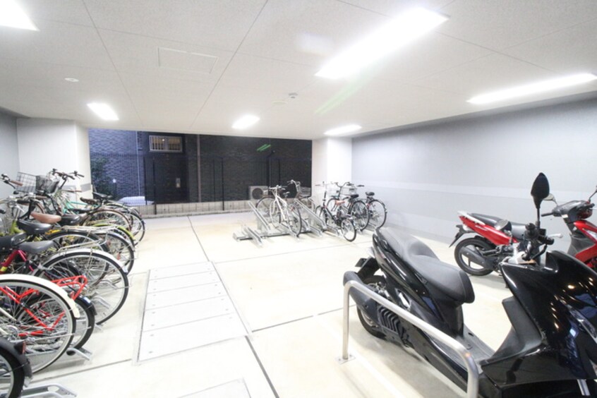 駐輪場 ﾌﾟﾚｻﾝｽ梅田東グラッド(201)