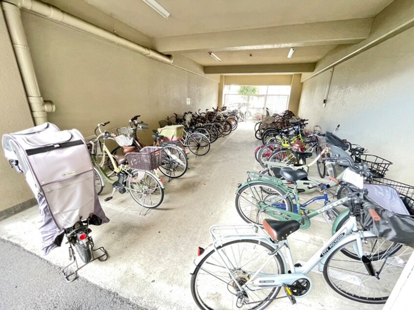 駐輪場 セントポ－リア奥田　南館
