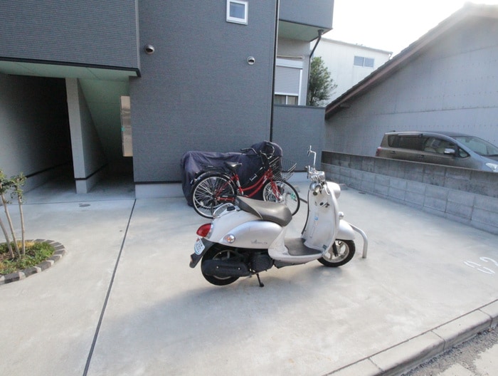 駐輪場 プログレス長瀬