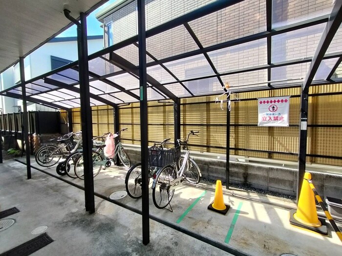 駐輪場 エーデルハイムオカモト