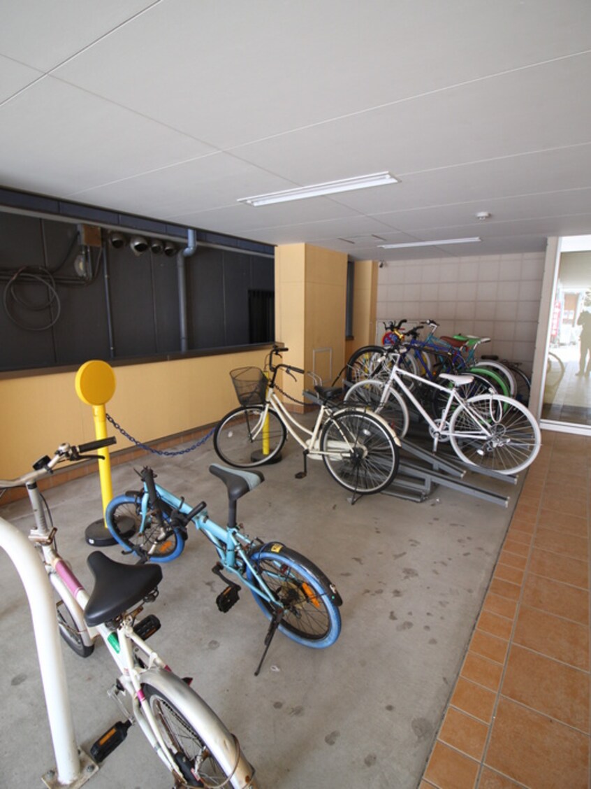 駐輪場 リヴァ－ジュ出来島