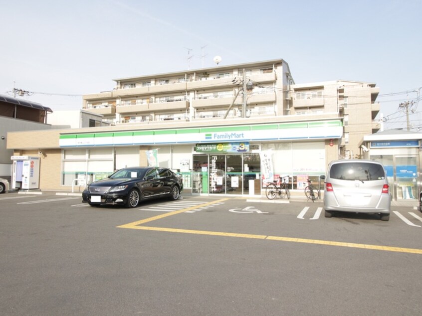 ファミリーマート枚方東山二丁目(コンビニ)まで404m コンフォルタ楠葉