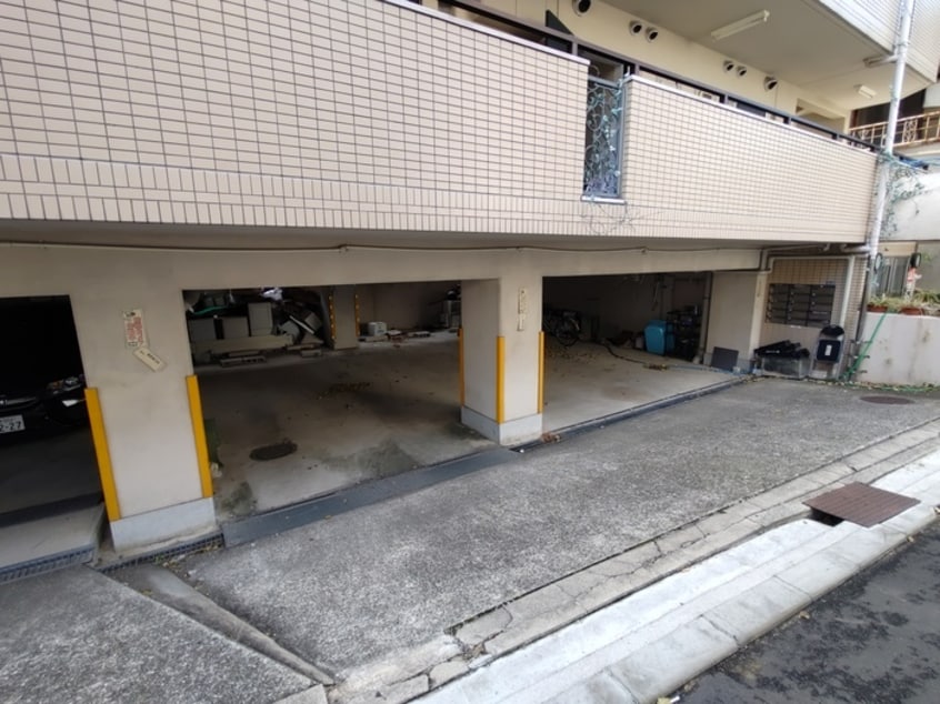 駐車場 サンロイヤル