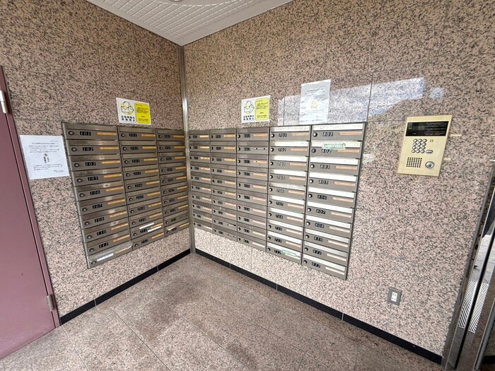 エントランス部分 クロ－バ－ハイツⅢ