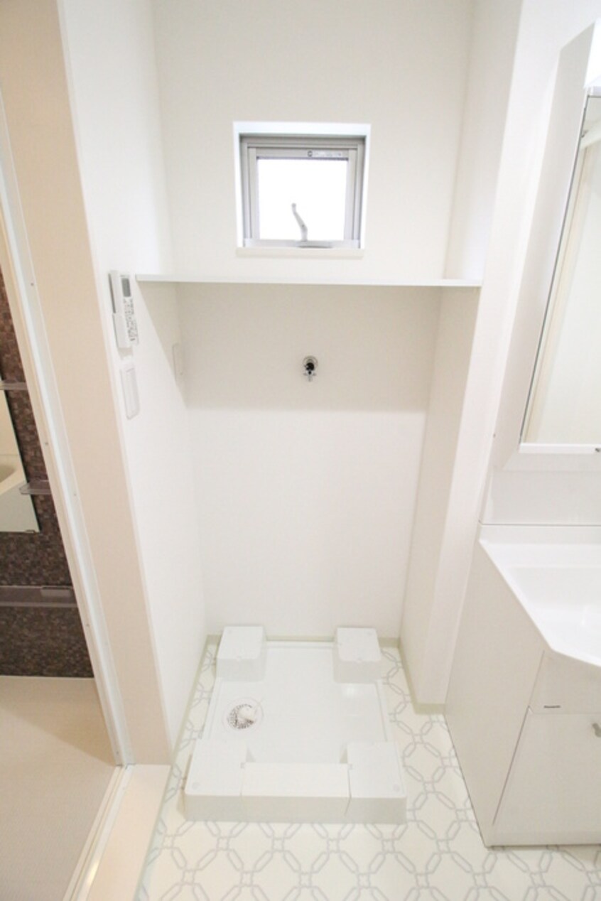 洗濯機置場 ロ－タス赤川