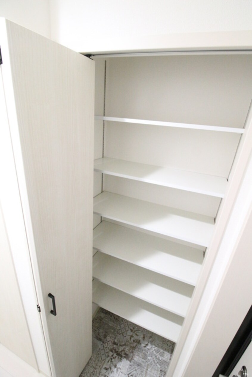 靴箱 ロ－タス赤川