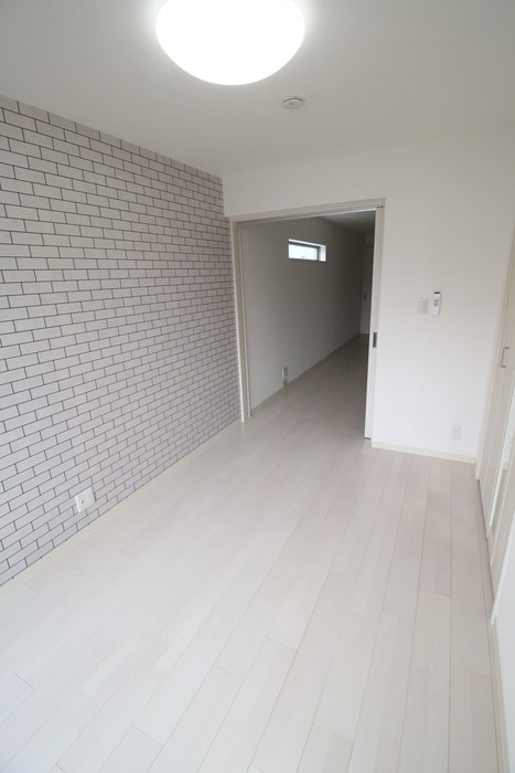 居室 ロ－タス赤川