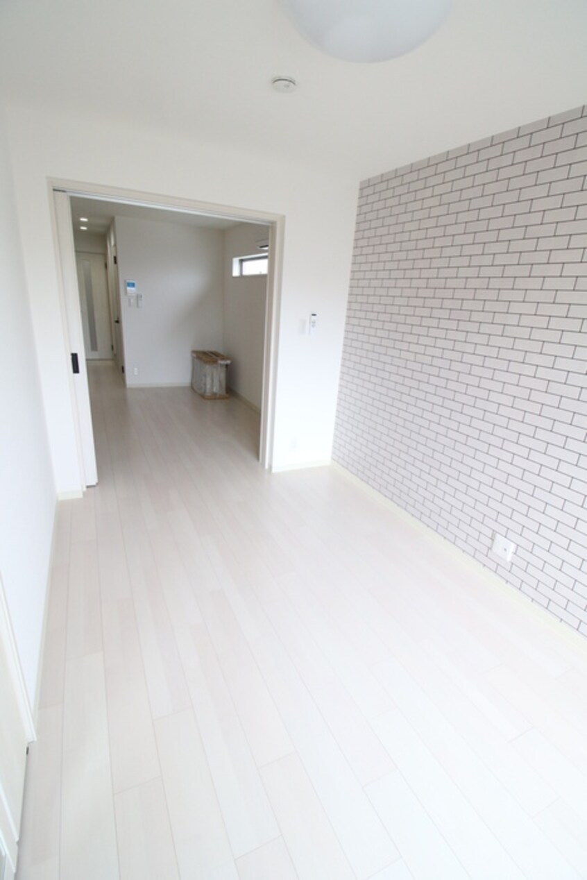 居室 ロ－タス赤川