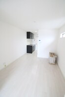 居室 ロ－タス赤川