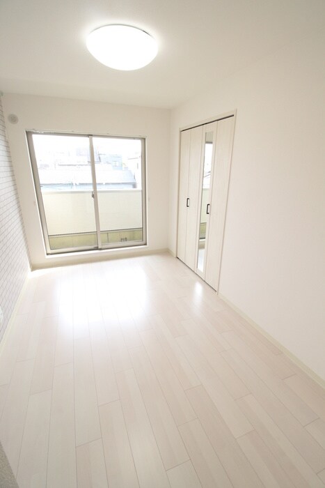 居室 ロ－タス赤川